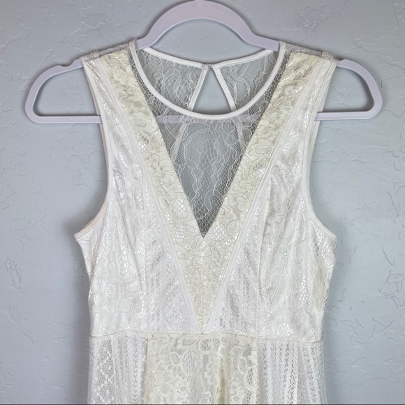 BCBGeneration Lace Fit‎ Flare Sleeveless Backless Mini Dress in White Women's 2 - Picture 4 of 12